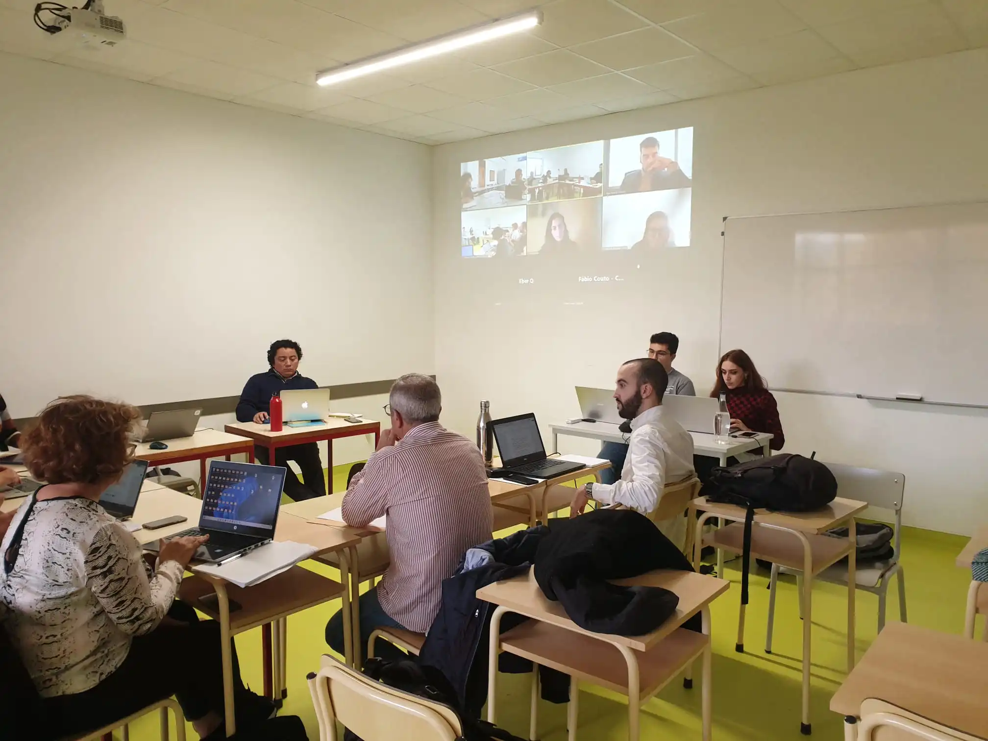 Parceiros AgroVila reúnem-se na Escola Superior Agrária de Coimbra (ESAC). Discussão sobre o sistema inovador e sustentável para circuitos curtos entre agricultores familiares e consumidores. O compromisso com a transparência, justiça e valorização dos sistemas alimentares territoriais.